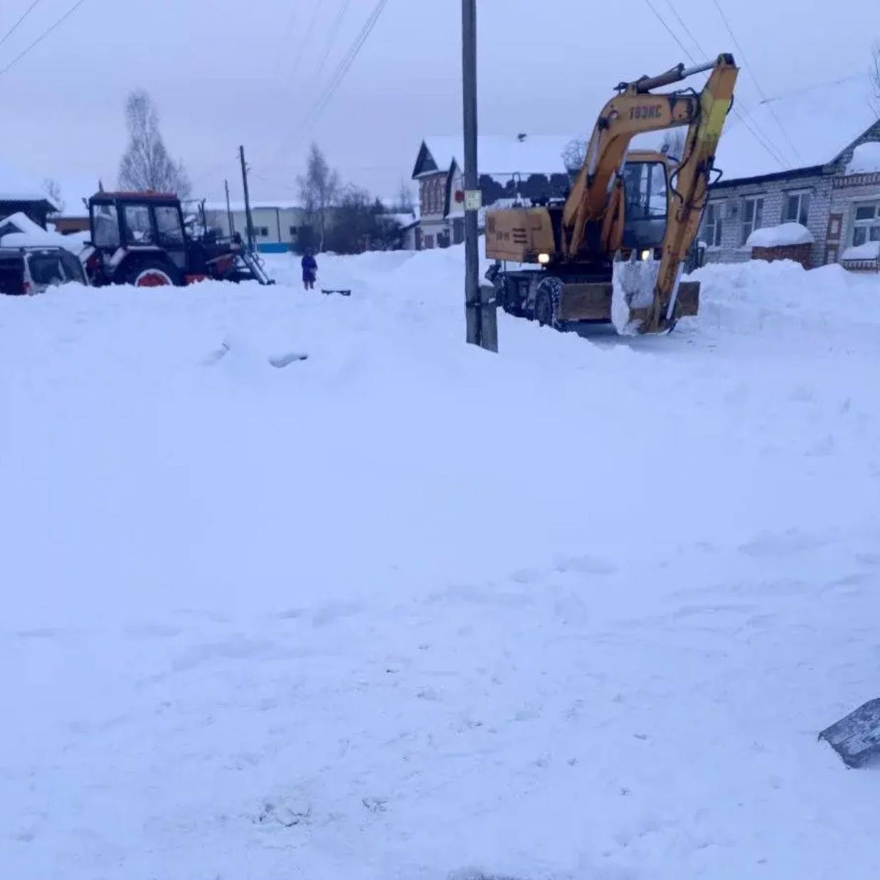 Антон Трудинов: Дорожные рабочие продолжают расчищать Йошкар-Олу от снега Антон Трудинов: Дорожные рабочие продолжают расчищать Йошкар-Олу от снега