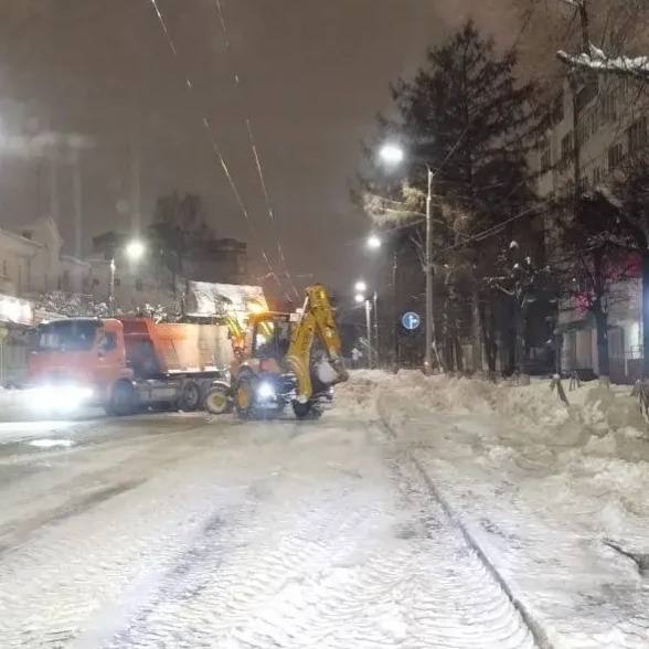 Антон Трудинов: Дорожные рабочие продолжают расчищать Йошкар-Олу от снега Антон Трудинов: Дорожные рабочие продолжают расчищать Йошкар-Олу от снега