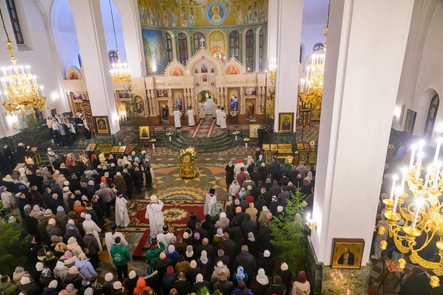 Рождественское богослужение в Йошкар-Оле посетил глава Марий Эл