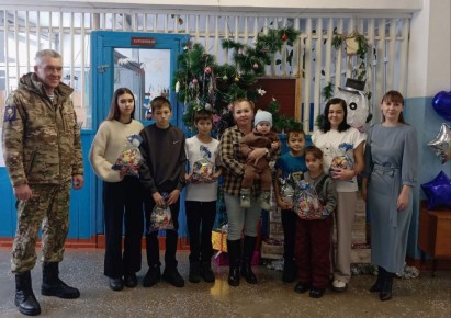 «Единая Россия» дарит новогоднее волшебство семьям ветеранов и участников СВО в Марий Эл