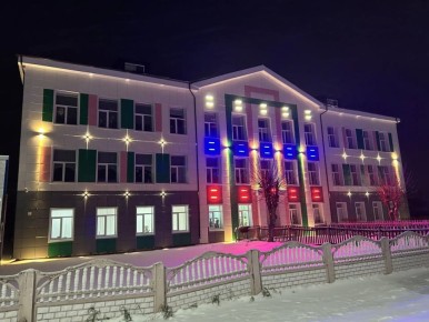 В конце декабря 2025 года в Марий Эл завершился капитальный ремонт фасада Звениговской средней школы № 1