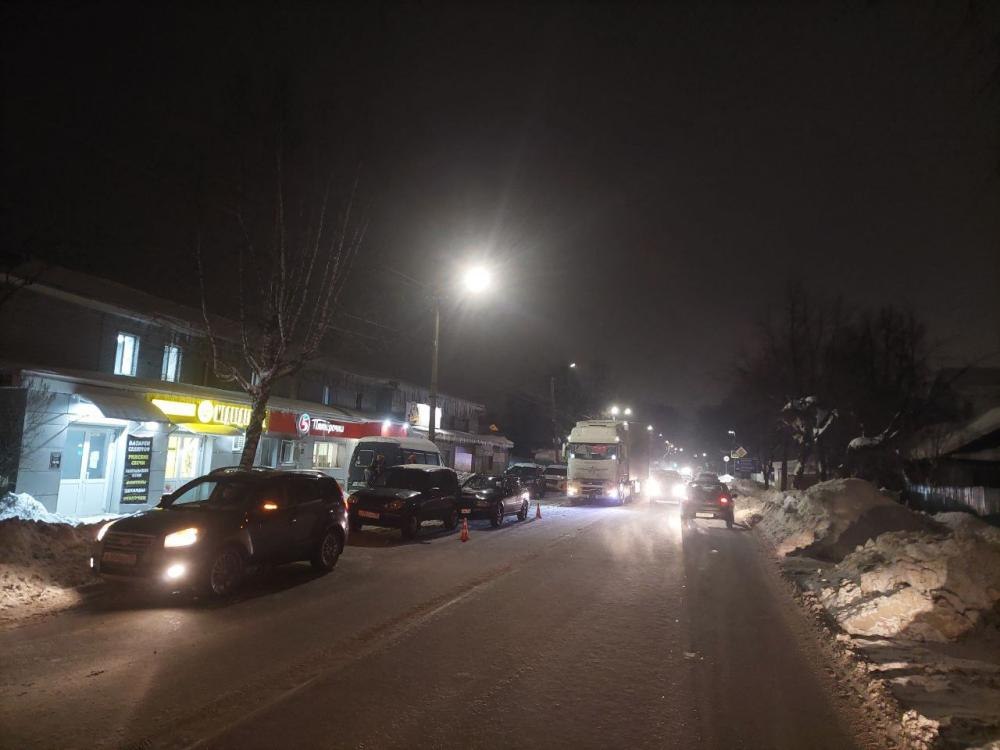 В Йошкар-Оле водитель грузовика протаранил три легковушки