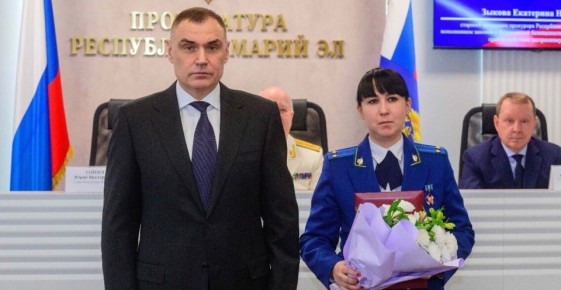 Юрий Зайцев вручил награды сотрудникам прокуратуры Марий Эл
