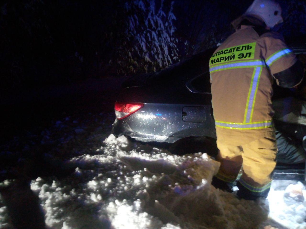 Во время новогодних выходных спасатели МАСС провели 12 поисково-спасательных работ, а также спасли замерзающего человека