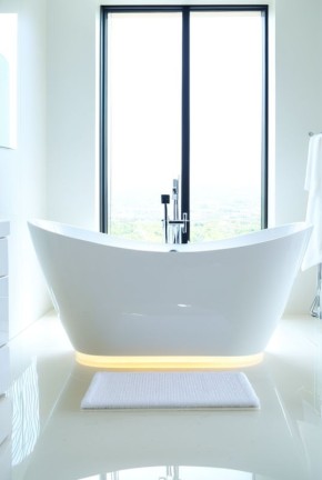 Как сохранить идеальный вид вашей акриловой ванной: советы по выбору безопасных моющих средств