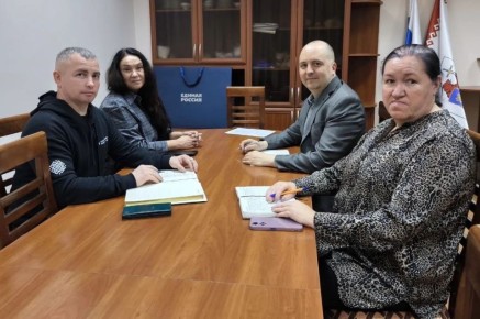 Участник проекта «Герои Марий Эл. Талешке-влак» Николай Миншатов в период прохождения стажировки встретился с министром юстиции Евгением Масловым