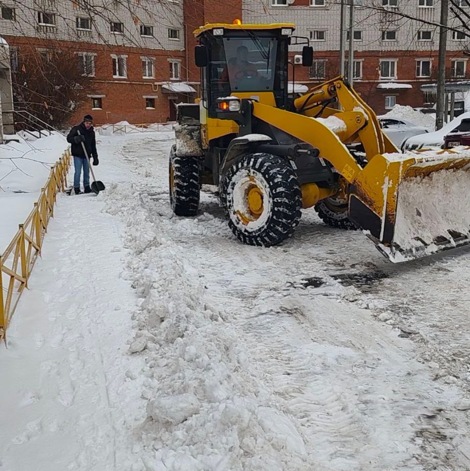 Лопата в подъезде: как жители и управляющие компании города объединяются против снегопадов Лопата в подъезде: как жители и управляющие компании города объединяются против снегопадов