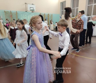 В православной гимназии имени Сергия Радонежского города Йошкар-Олы в минувшую пятницу, 16 января, состоялся юбилейный, пятый, благотворительный Рождественский бал