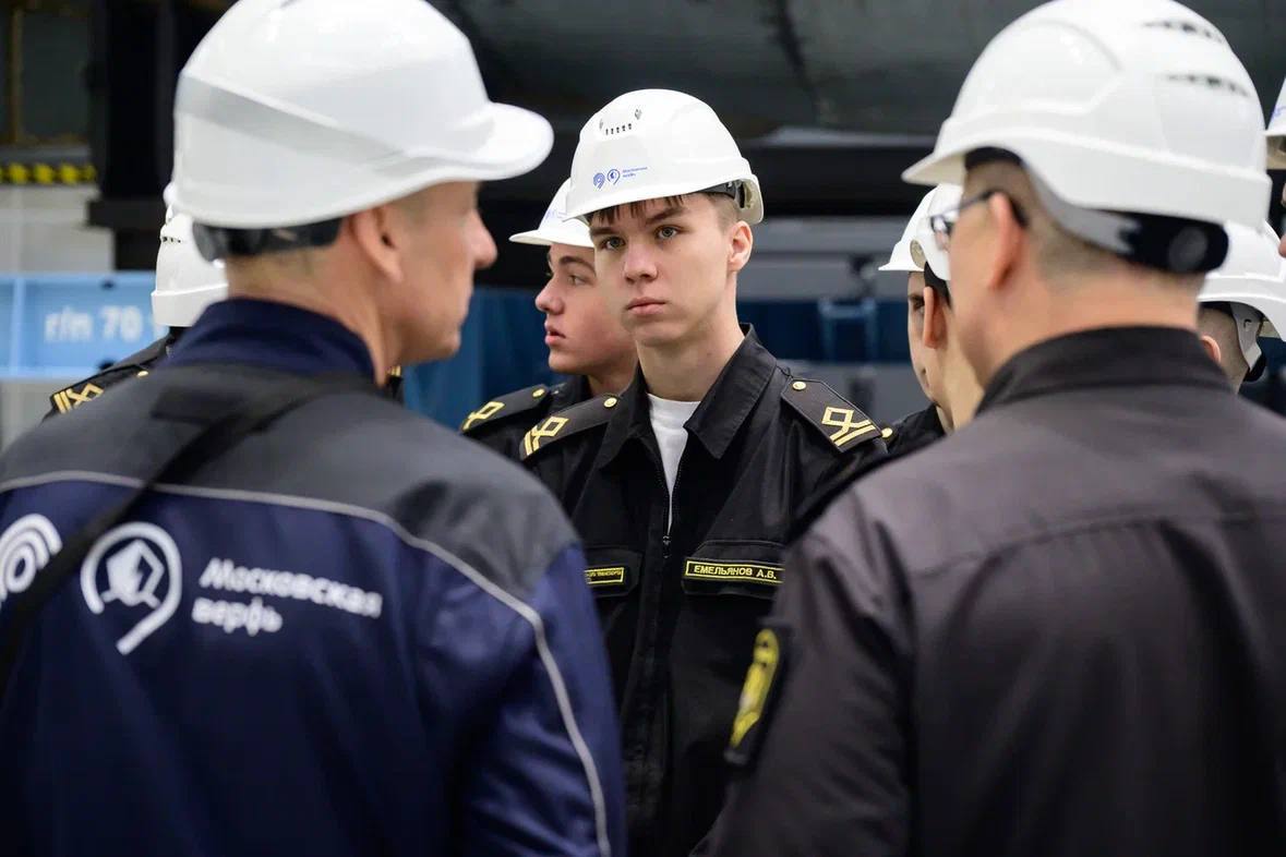 Сотрудники ЛО МВД России на водном транспорте присоединились к акции «Студенческий десант» Сотрудники ЛО МВД России на водном транспорте присоединились к акции «Студенческий десант»