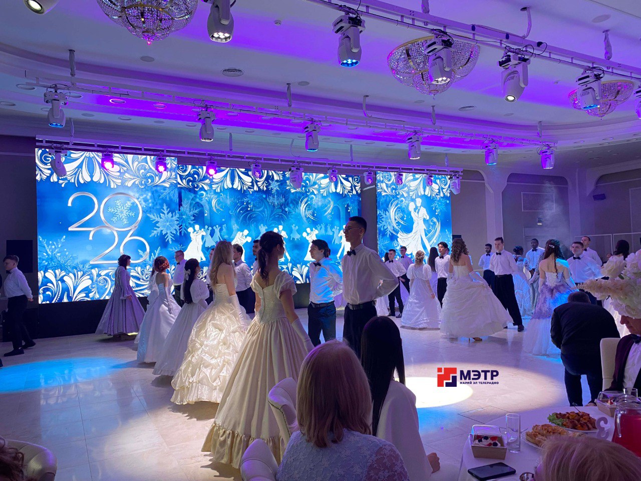 Вальс, полька, полонез: в Йошкар-Оле прошёл студенческий бал Вальс, полька, полонез: в Йошкар-Оле прошёл студенческий бал