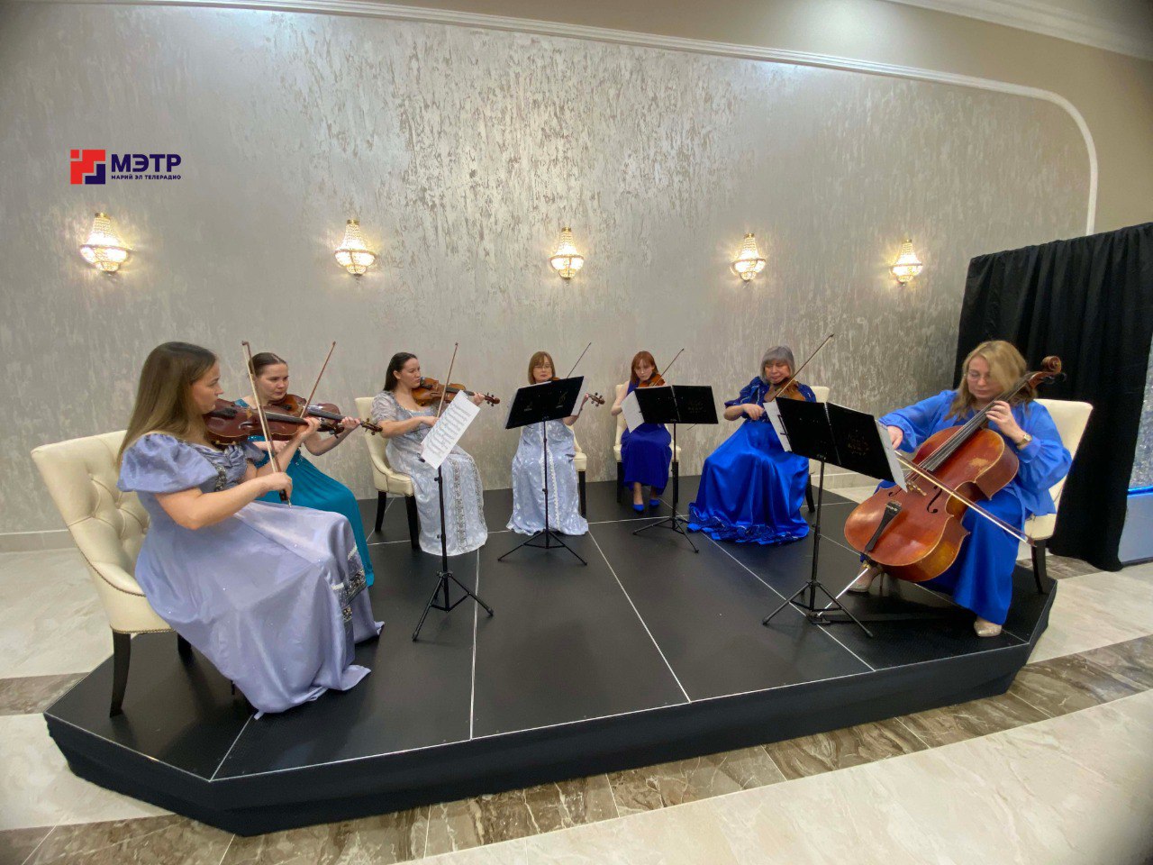 Вальс, полька, полонез: в Йошкар-Оле прошёл студенческий бал Вальс, полька, полонез: в Йошкар-Оле прошёл студенческий бал