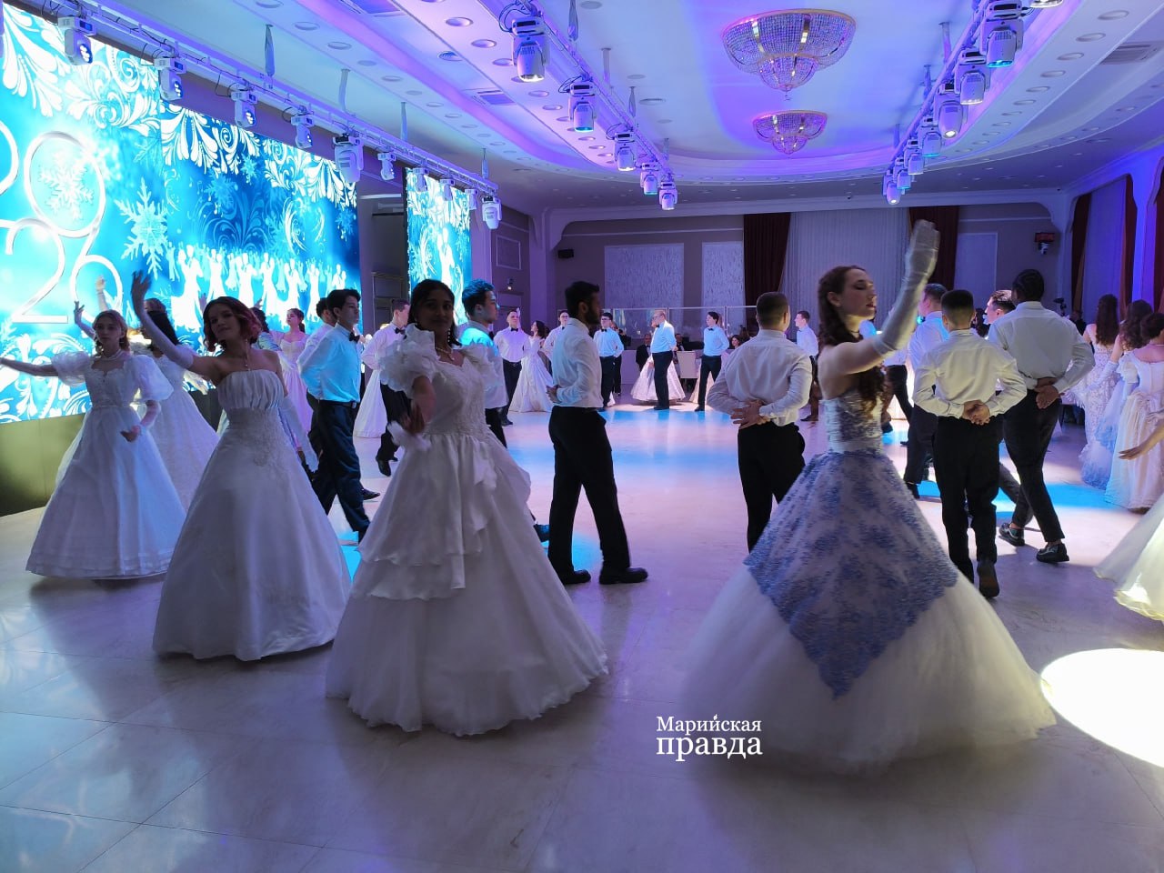 В Доме дружбы народов сейчас проходит первый Республиканский бал в честь Дня студента В Доме дружбы народов сейчас проходит первый Республиканский бал в честь Дня студента