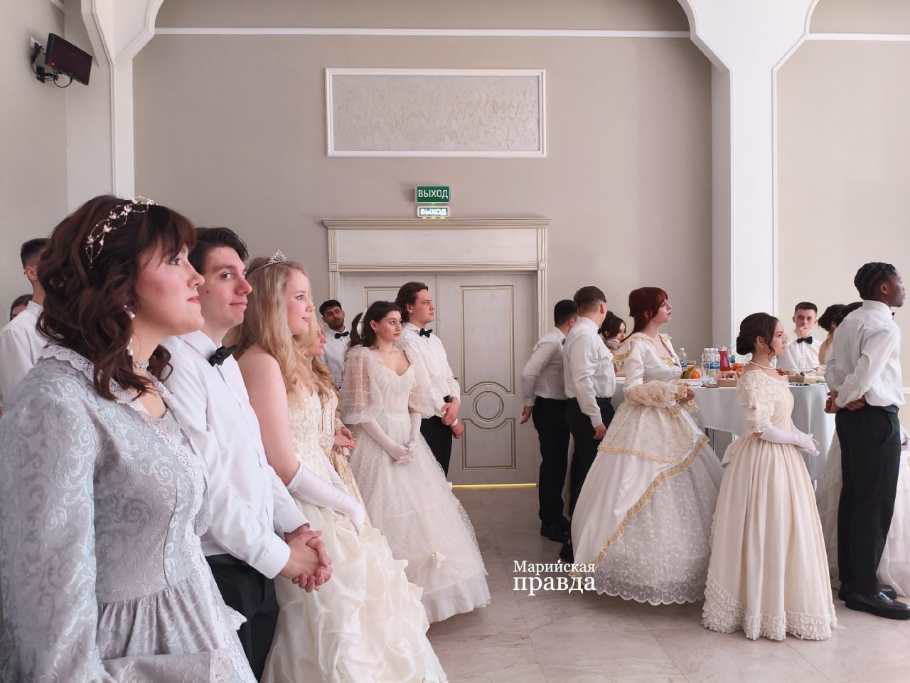 В Доме дружбы народов сейчас проходит первый Республиканский бал в честь Дня студента В Доме дружбы народов сейчас проходит первый Республиканский бал в честь Дня студента