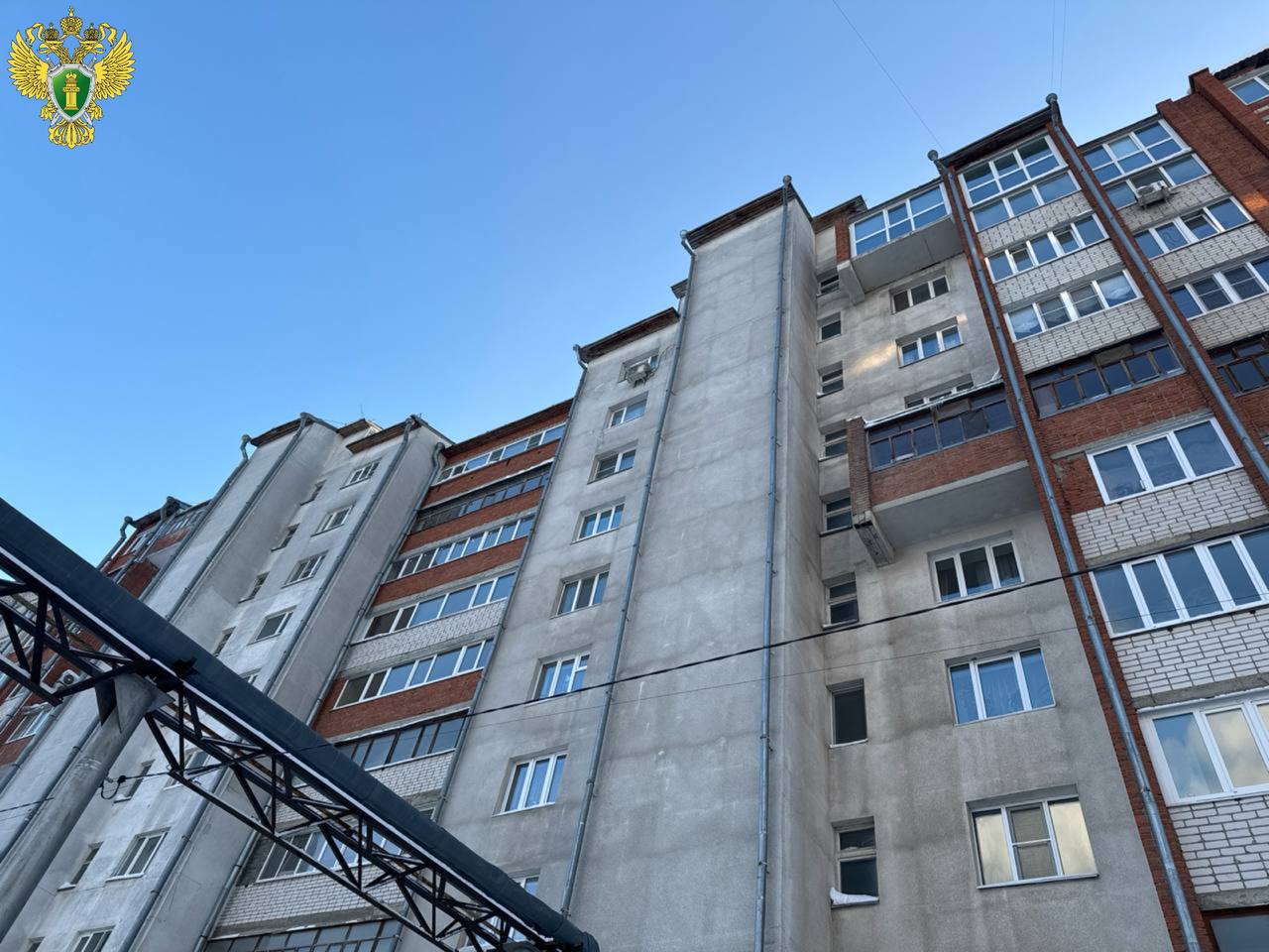 Обратная связь: После вмешательства прокуратуры города Йошкар-Олы управляющая компания произвела уборку ледяных образований с крыши многоквартирного жилого дома Обратная связь: После вмешательства прокуратуры города Йошкар-Олы управляющая компания произвела уборку ледяных образований с крыши многоквартирного жилого дома