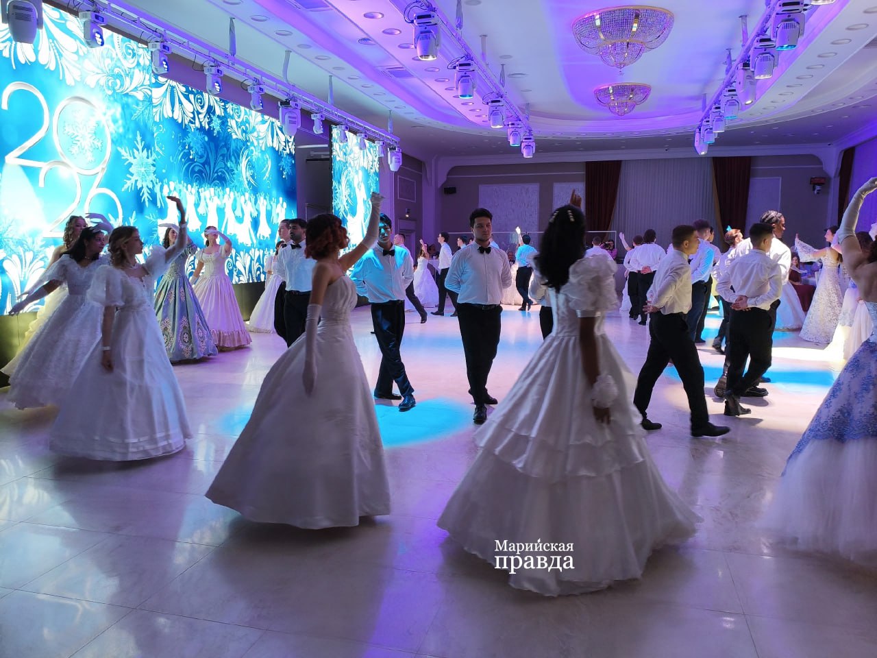 В Доме дружбы народов сейчас проходит первый Республиканский бал в честь Дня студента В Доме дружбы народов сейчас проходит первый Республиканский бал в честь Дня студента