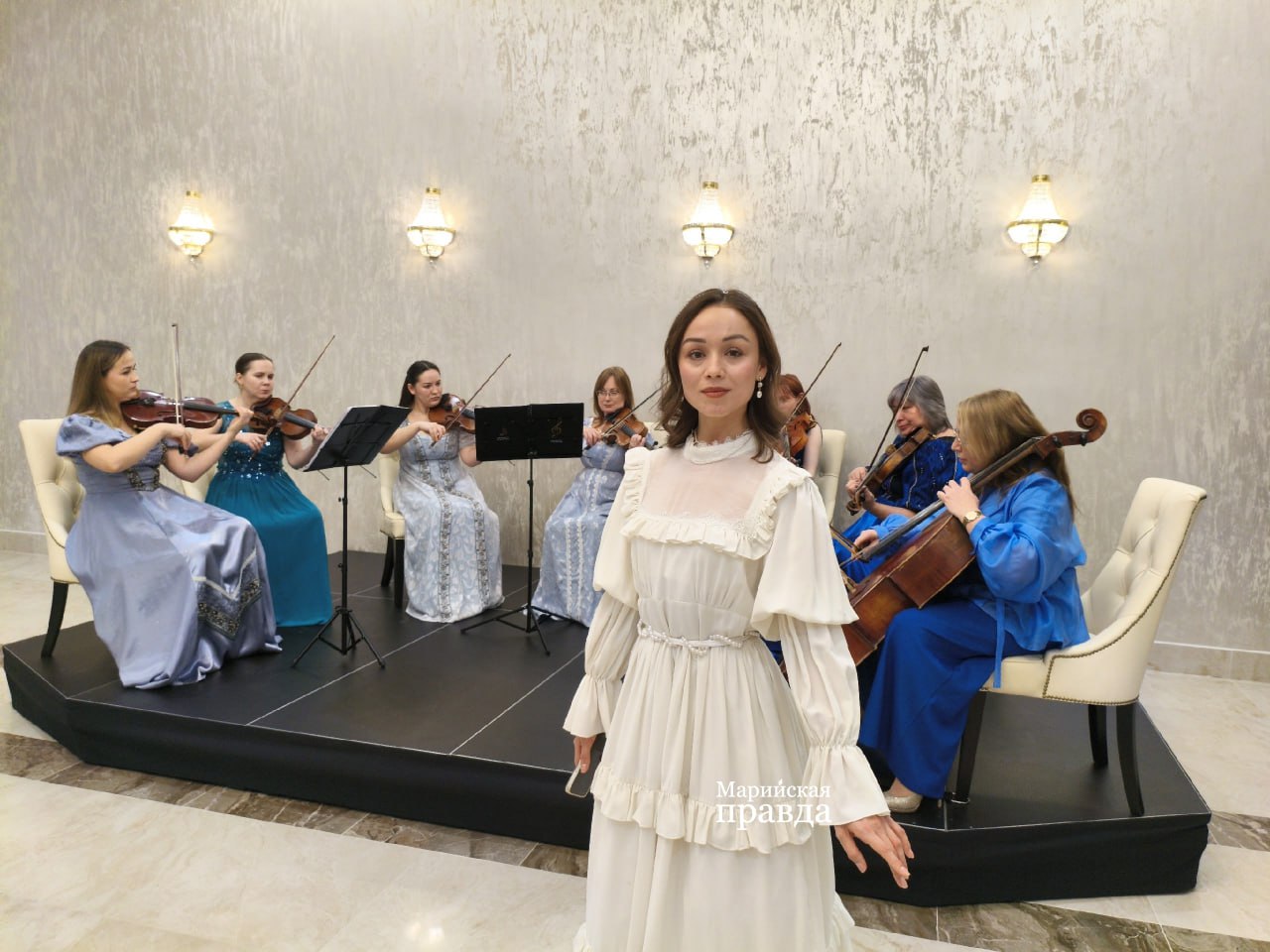 В Доме дружбы народов сейчас проходит первый Республиканский бал в честь Дня студента В Доме дружбы народов сейчас проходит первый Республиканский бал в честь Дня студента