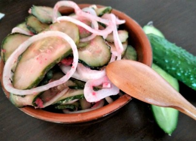 Огурцы с хреном: пикантная закуска, которая удивит всех