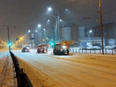 В связи с начавшимися в Марий Эл снегопадами на федеральные дороги выехало больше снегоуборочной техники, чем обычно