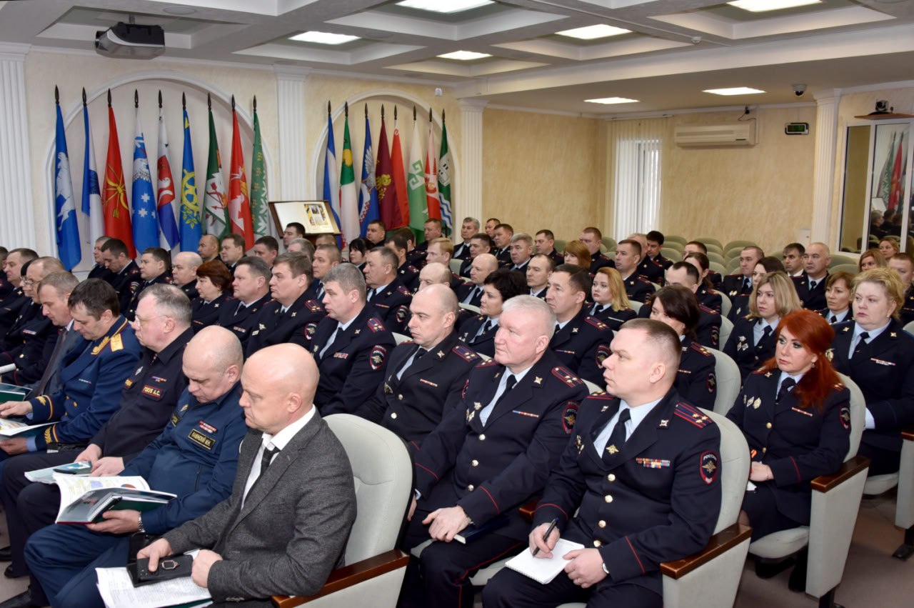 Сегодня при участии Главы Марий Эл Юрия Зайцева и Председателя Госсобрания республики Михаила Васютина состоялось расширенное заседание коллегии МВД по Марий Эл, посвящённое итогам оперативно-служебной деятельности органов и... Сегодня при участии Главы Марий Эл Юрия Зайцева и Председателя Госсобрания республики Михаила Васютина состоялось расширенное заседание коллегии МВД по Марий Эл, посвящённое итогам оперативно-служебной деятельности органов и...