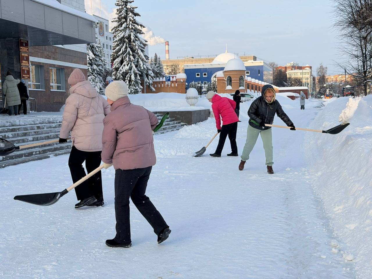Снежник в Йошкар-Оле. В столице продолжается активная уборка снега Снежник в Йошкар-Оле. В столице продолжается активная уборка снега