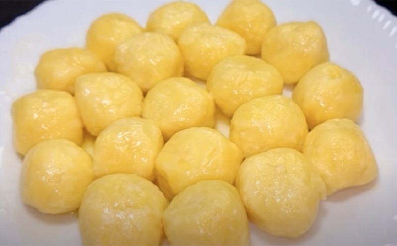 Воздушные творожные шарики: здоровый и быстрый завтрак всего за 10 минут