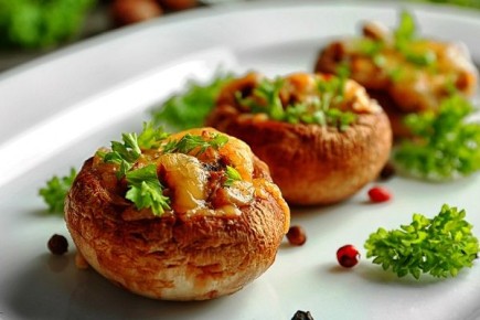Вкусная закуска из шампиньонов для новогоднего стола