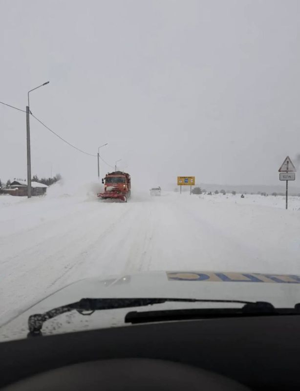 Госавтоинспекция Марий Эл продолжает контролировать состояние проезжей части в условиях сильных снегопадов