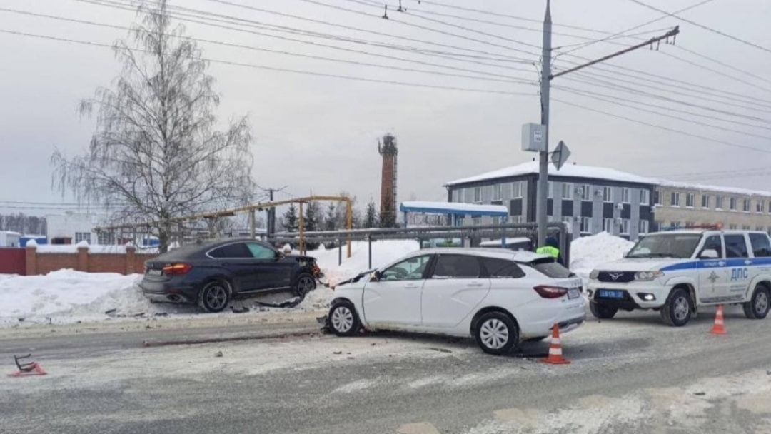 В Марий Эл водитель нарушила ПДД и пострадала в ДТП