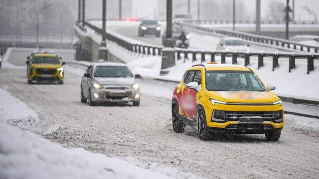 В России могут ужесточить требования к рекламе на автомобилях