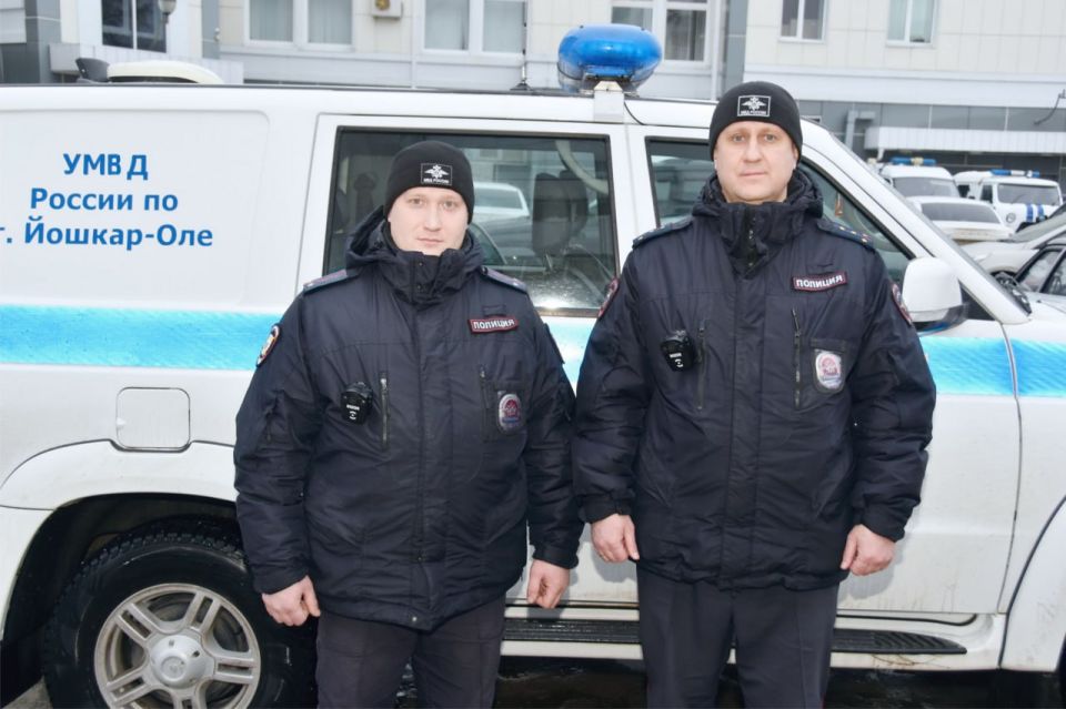 Сотрудники патрульно-постовой службы полиции инспектор Иван Данилов и заместитель командира мобильного взвода 1 роты Роман Жуков желают вам доброго утра, успешной, плодотворной рабочей недели и приглашают на службу в дружный...