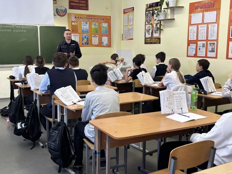 Продолжаем проведение уроков дорожной безопасности в школах г. Йошкар-Олы. Сегодня пообщались с обучающимися йошкаролинской школы N7