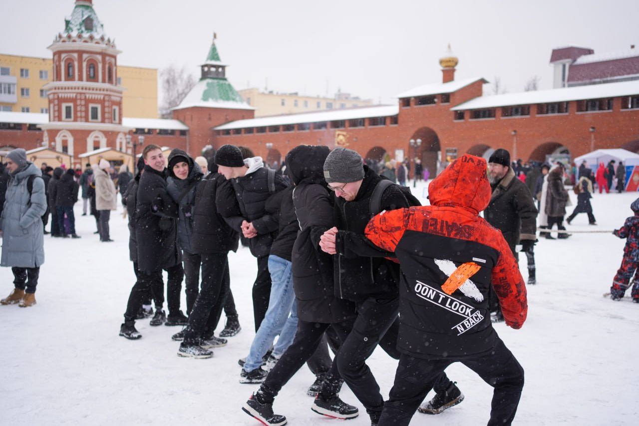 Богатыри, народные танцы и чай из самовара: в Йошкар-Оле пройдут «Сретенские забавы» Богатыри, народные танцы и чай из самовара: в Йошкар-Оле пройдут «Сретенские забавы»