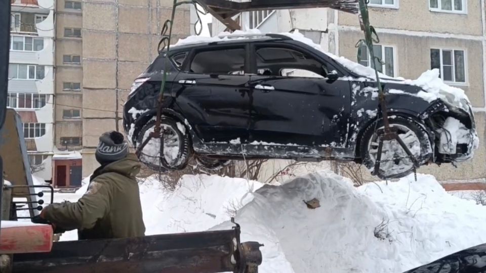 Брошенный автомобиль и почему его не эвакуируют по звонку соседей