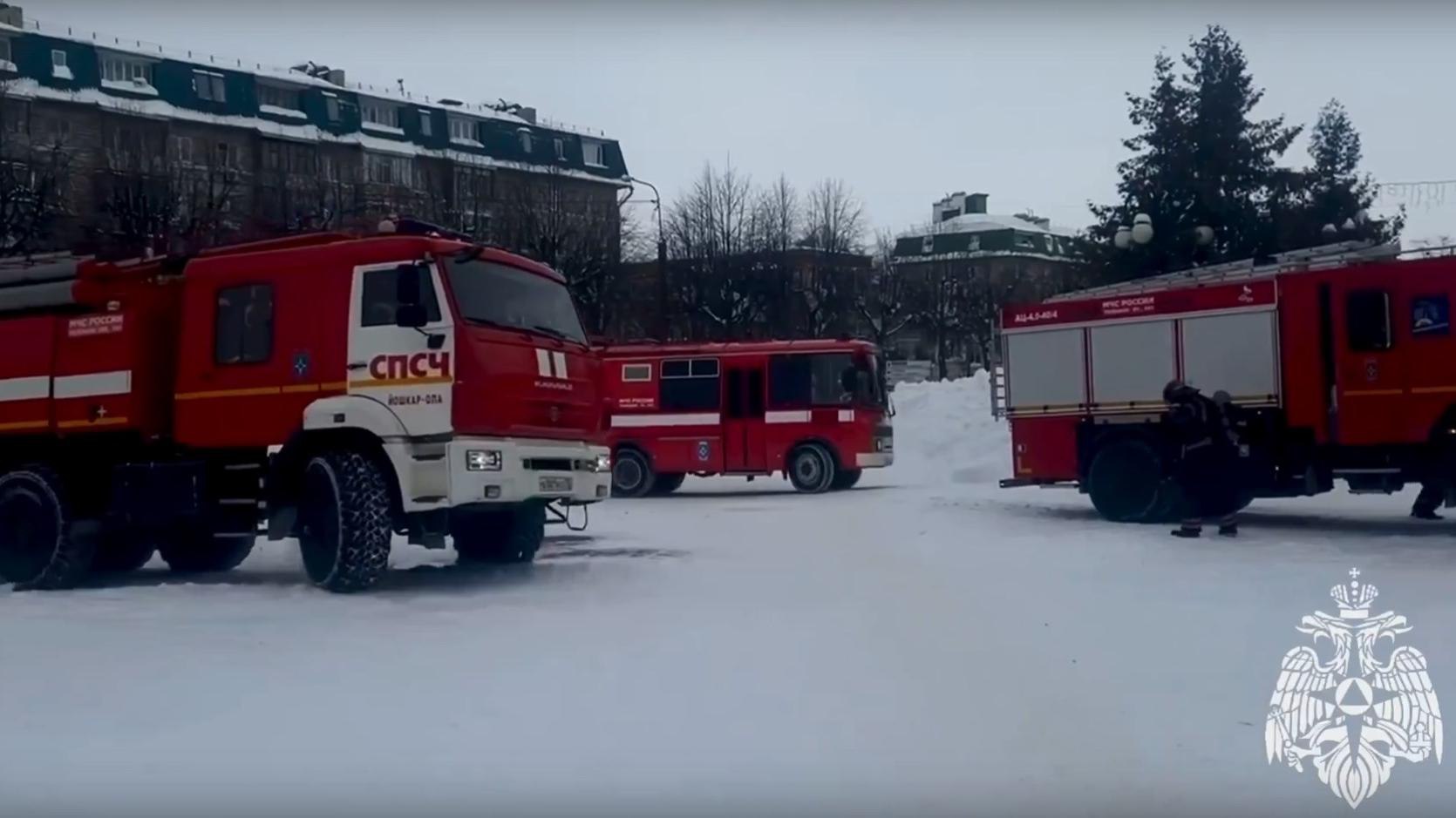 Жителей Йошкар-Олы встревожило скопление пожарной техники у «тридцатки»