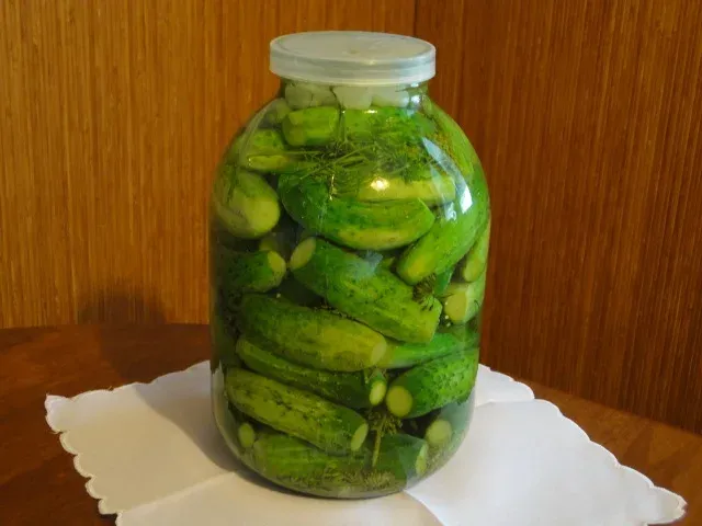 Малосольные огурцы по-деревенски: неповторимый вкус из бабушкиного сундука
