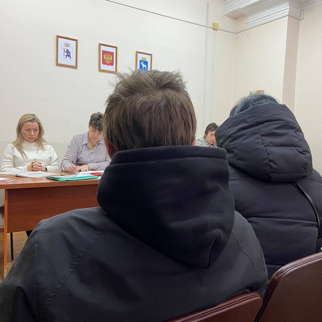 В Йошкар-Оле на заседании Комиссии по делам несовершеннолетних рассмотрели два случая так называемого зацепинга среди подростков, чьи родители были оштрафованы на 2000 рублей