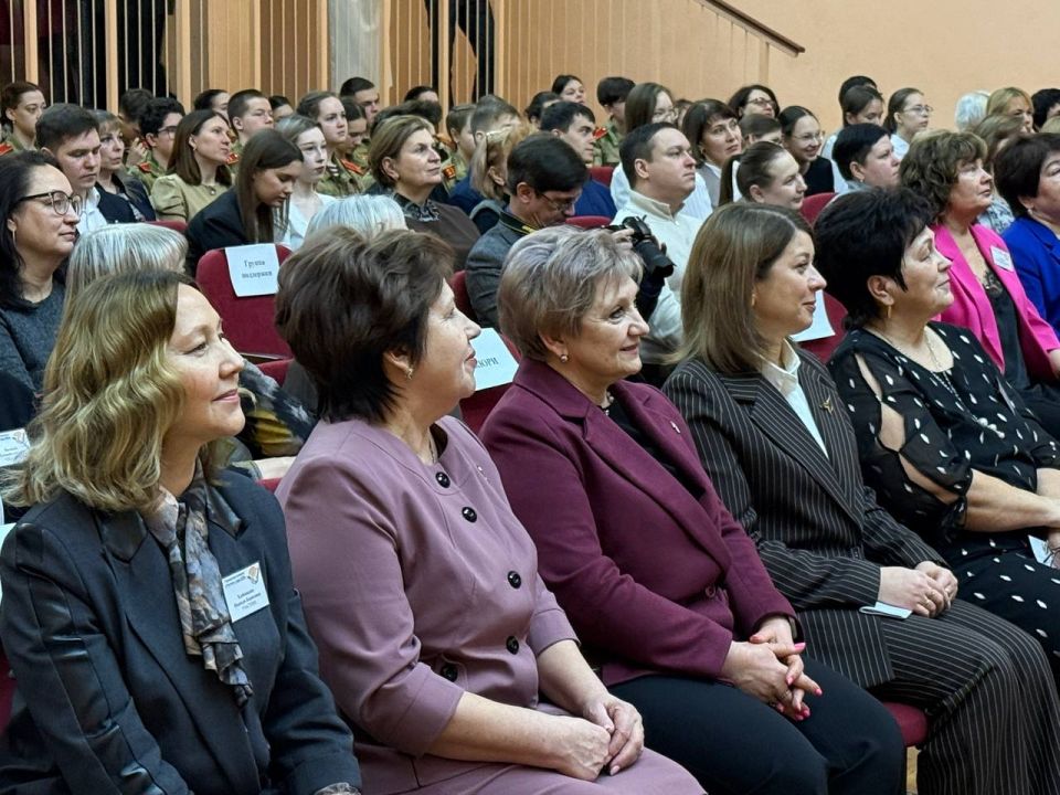 Антон Трудинов: Сегодня в школе №15 торжественно открыт конкурс профессионального мастерства педагогических работников «Учитель года2026» — значимое событие для всей образовательной системы Йошкар-Олы