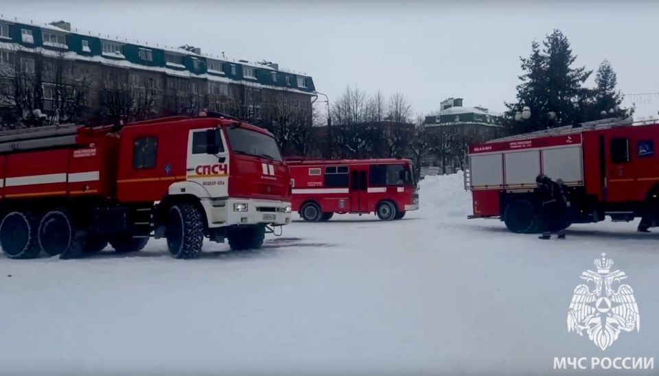 На этой неделе жители Йошкар-Олы стали свидетелями массового передвижения пожарных машин к ДК им. XXX-летия Победы
