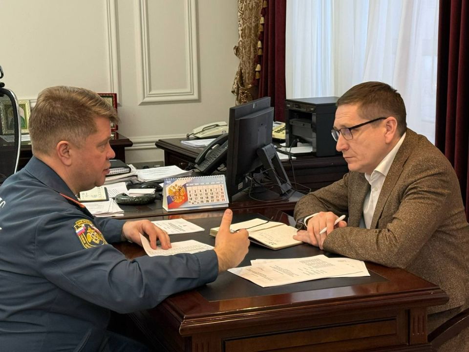 Антон Трудинов: Вчера встретился с начальником Главного управления МЧС России по Республике Марий Эл Виктором Шангиным, чтобы обсудить текущую пожарную ситуацию в городе и скоординировать совместные шаги по её стабилизации