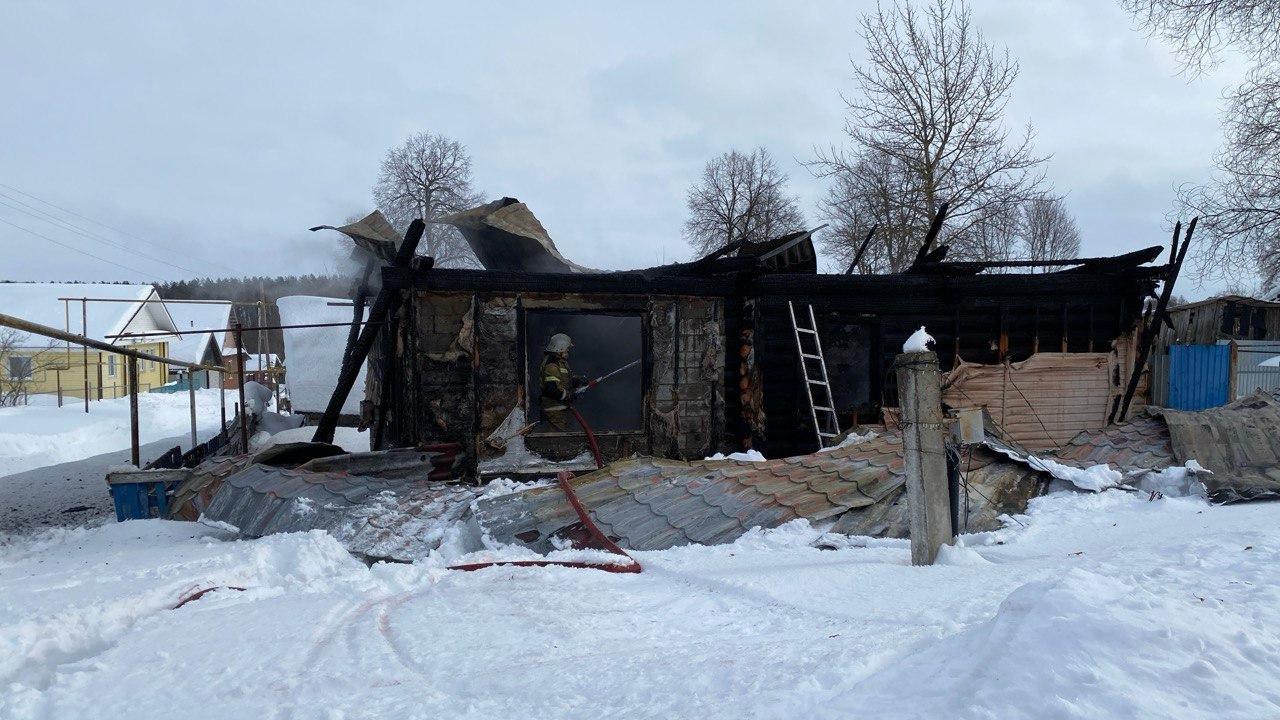 Появились кадры с места смертельного пожара в Горномарийском районе