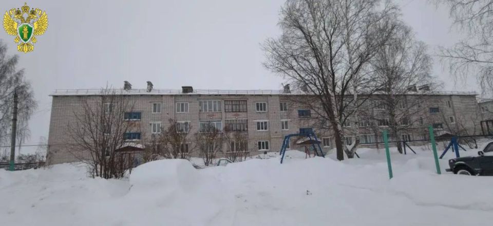 Возвращаемся с обратной связью: по требованию прокуратуры кровля в многоквартирном доме восстановлена