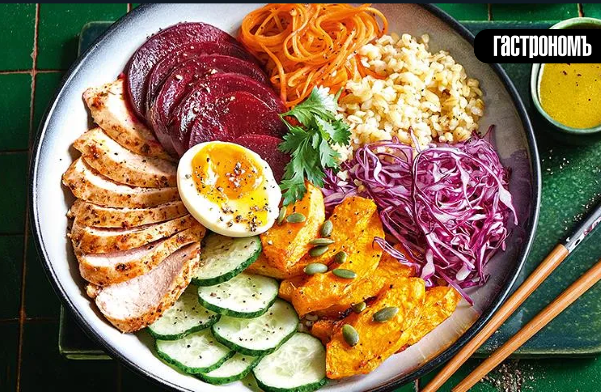 Боул с курицей и булгуром: аристократ здорового питания