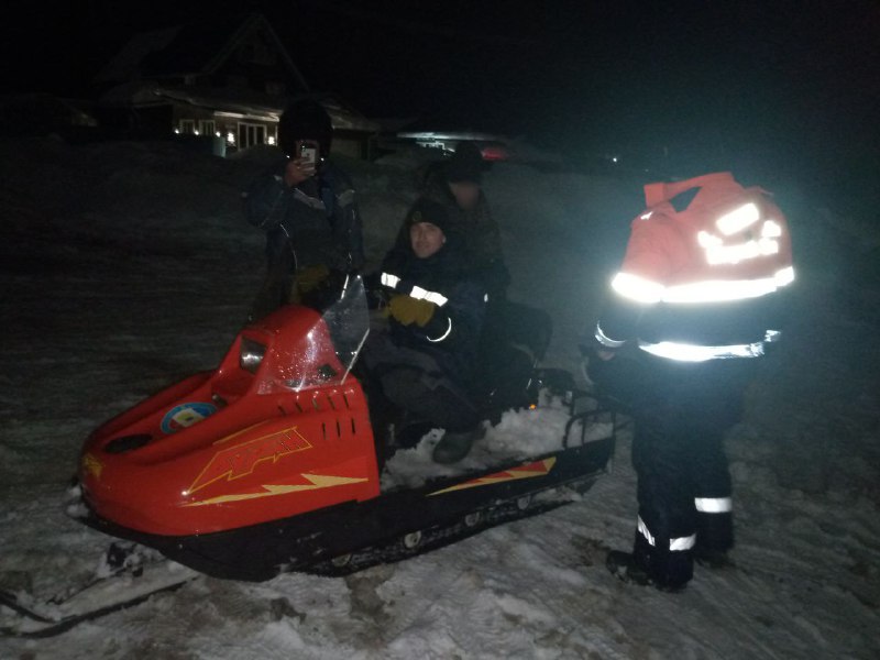 Спасатели МАСС спасли замерзающих в поле мужчин