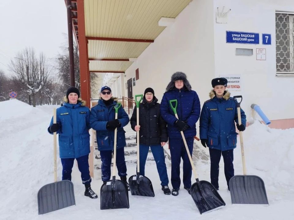 Студенты-волонтеры Колледжа государственной и муниципальной службы уже присоединились к городской расчистке!