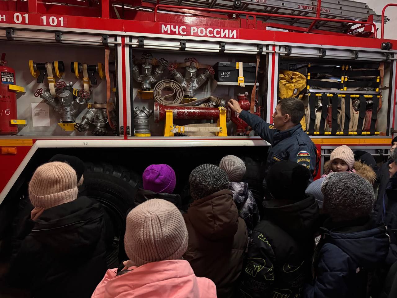 ЭКСКУРСИЯ В ПОЖАРНО-СПАСАТЕЛЬНУЮ ЧАСТЬ №29 ЭКСКУРСИЯ В ПОЖАРНО-СПАСАТЕЛЬНУЮ ЧАСТЬ №29