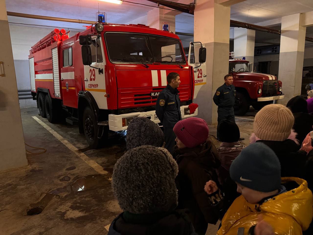 ЭКСКУРСИЯ В ПОЖАРНО-СПАСАТЕЛЬНУЮ ЧАСТЬ №29 ЭКСКУРСИЯ В ПОЖАРНО-СПАСАТЕЛЬНУЮ ЧАСТЬ №29