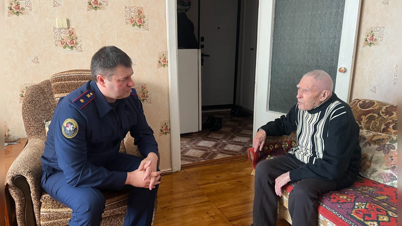 Руководитель следственного управления СК России по Республике Марий Эл поздравил ветерана Великой Отечественной войны с наступающим Днем защитника Отечества