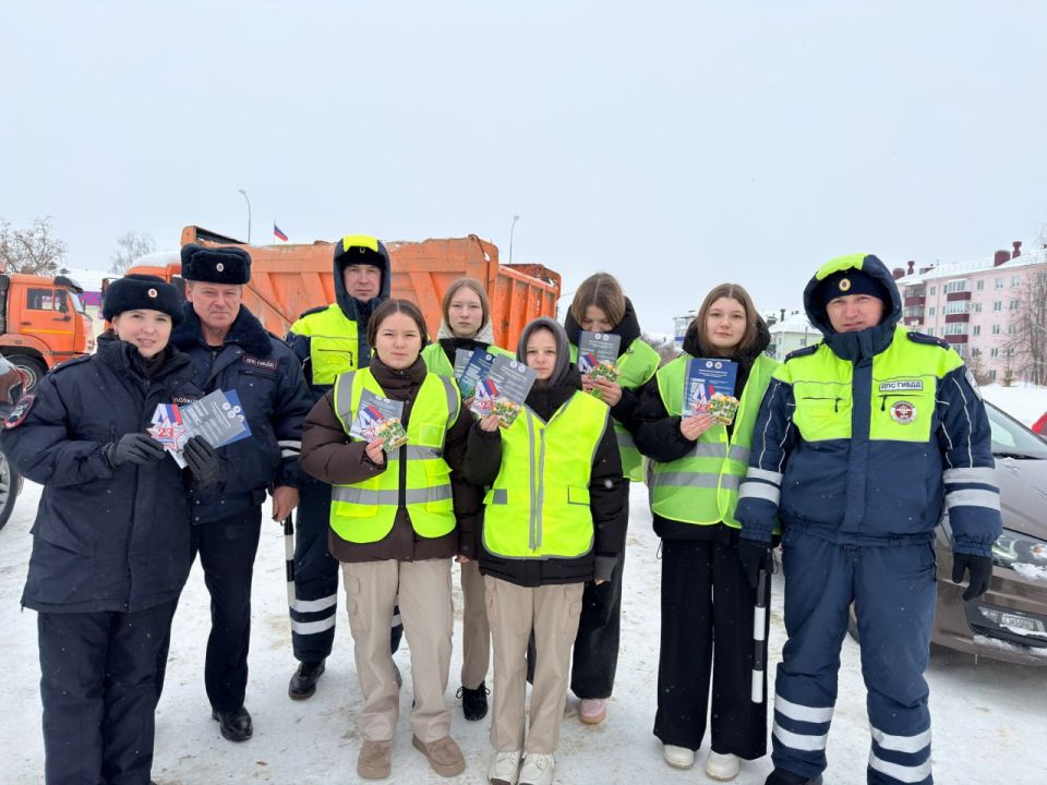 В Марий Эл полицейские, общественники и юнармейцы провели акции ко Дню защитника Отечества