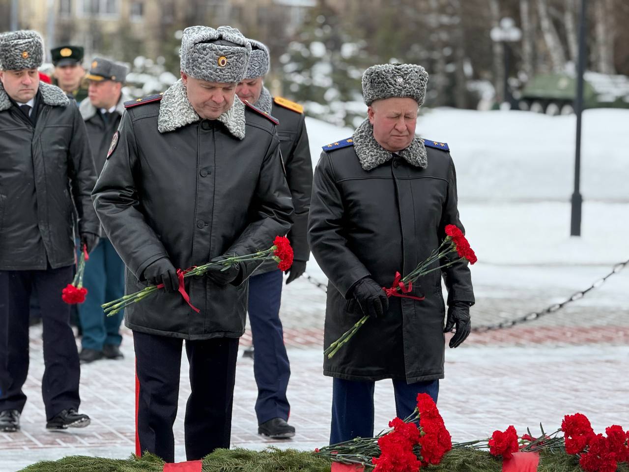 Прокурор Республики Марий Эл Илдус Нафиков принял участие в торжественной церемонии возложения цветов к монументу Воинской Славы и Вечному огню, отдав дань уважения защитникам Отечества Прокурор Республики Марий Эл Илдус Нафиков принял участие в торжественной церемонии возложения цветов к монументу Воинской Славы и Вечному огню, отдав дань уважения защитникам Отечества