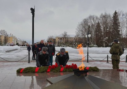 Руководитель следственного управления СКР по Марий Эл принял участие в возложении цветов, посвященном Дню защитников Отечества